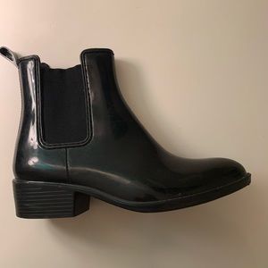 Urban Outfitters women’s rain booties